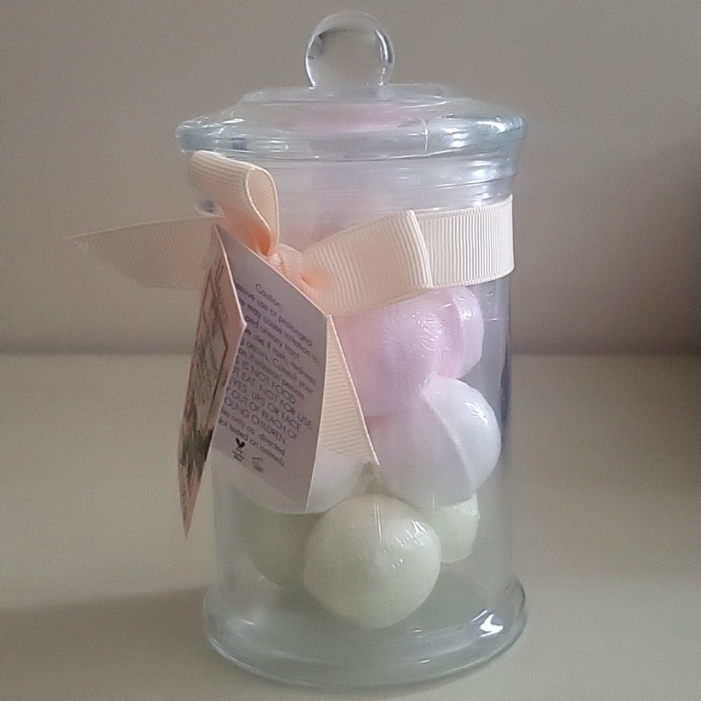Vanilla rose parisian lily white tea bath fizzers
